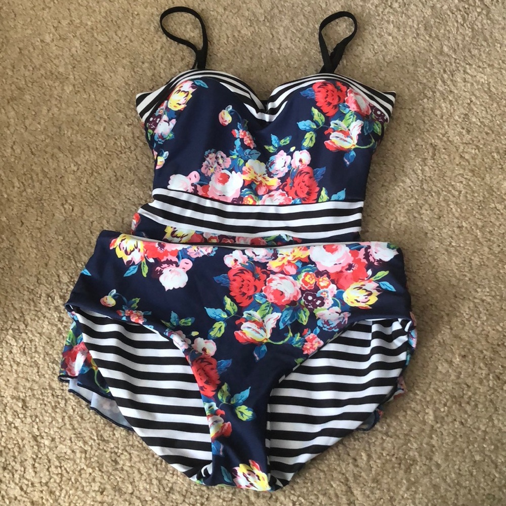 *BRAND NEW NEVER USED* 2 Piece Swimsuit